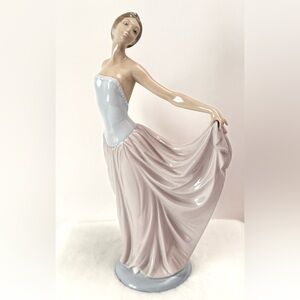 Elegant Lladro Porcelain Ballerina Figurine in Soft Gray and Cream
